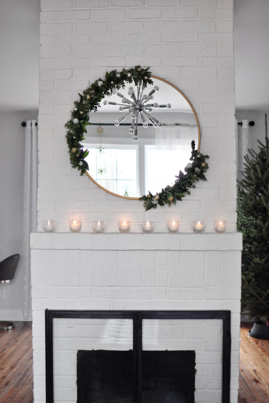 FOXYOXIE.com-DIY-Modern-Asymmetrical-Holiday-Wreath-on-a-Round-Mirror-2