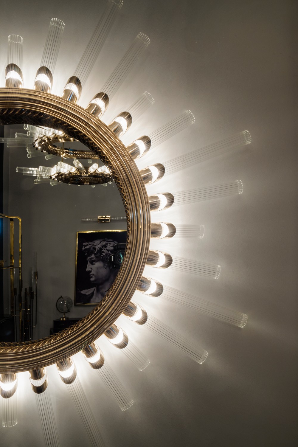 Home-Decoration-Ideas-10-Ostentatious-Mirrors-for-a-Unique-Aesthetic-10